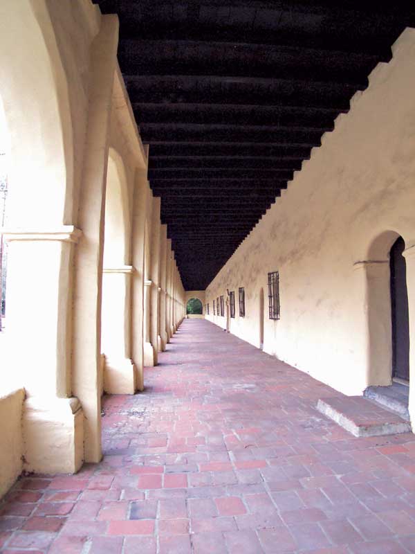 The exterior corridor at San Fernando Rey de España. Photograph © Robert A. Estremo, 2004. Photo licensed under Creative Commons Attribution-Share Alike 2.0.