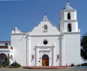 California’s Mission San Luis Rey de Francia, founded in the late 18th century, relied on a compound comprising adobe blocks with lime wash, along with structures of adobe and kiln-fired ladrillo bricks and stone. Photograph © Geographer, Wikipedia. Photo licensed under Creative Commons Attribution-1.0. Generic