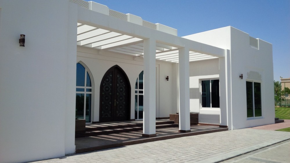 SiteCast Construction Corp. built two model homes in Abu Dhabi. Traditional United American Emirates (UAE) architecture was mimicked using load bearing tilt-up.