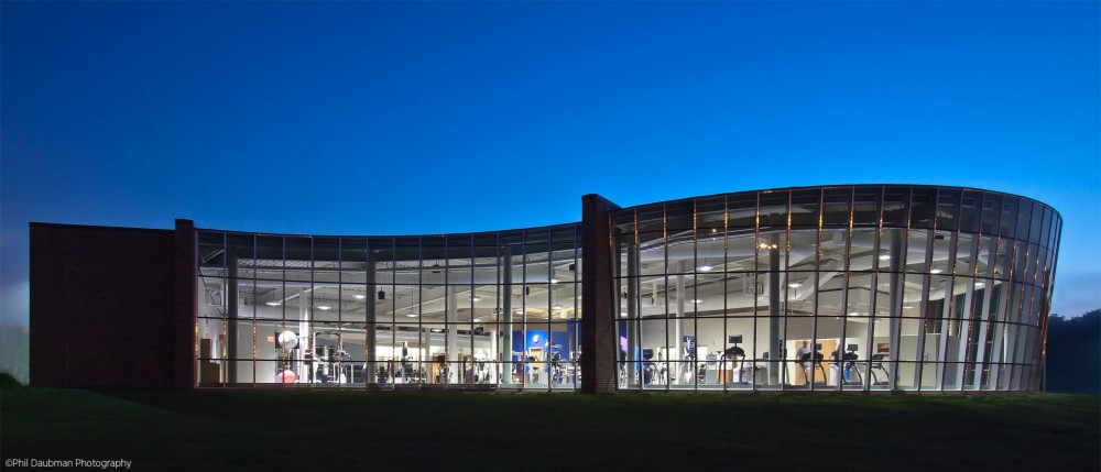 A new wellness facility at Butler County Health Care Center in David City, New England, incorporated electronically tintable dynamic glazing in a curved, 278-m2 (3000-sf) curtain wall providing patients, members, and staff with a comfortable healing environment and an unobstructed view to the outdoors. [CREDIT] Photo courtesy Sage Electrochromics. Photo ©Phil Daubman Photography 