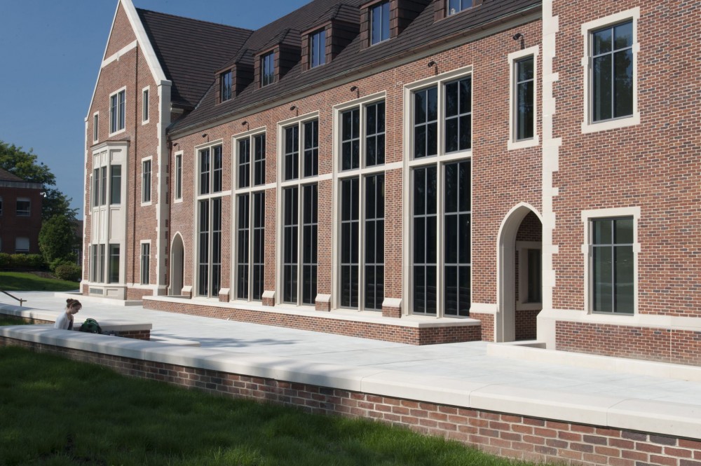 STEM Hall at Grove City College installed electronically tintable dynamic glass into the building’s east-facing, two-story atrium to preserve the view of the campus grounds and let in natural light, while minimizing the glare and heat of the morning sun. [CREDIT] Photo courtesy Sage Electrochromics. Photo ©Montana Pritchard Photography 