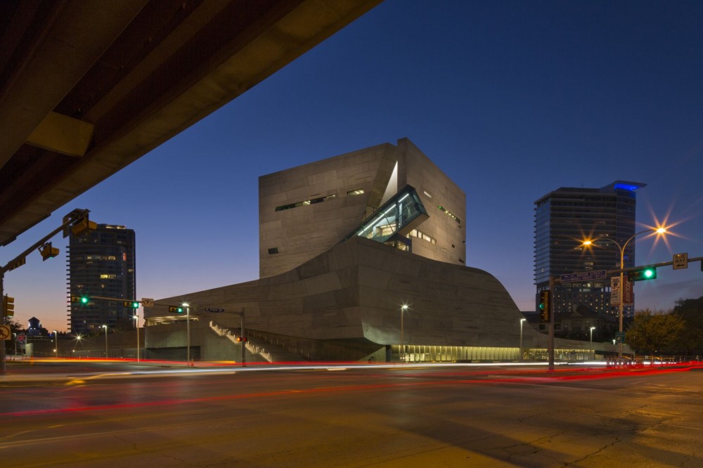 Located in Dallas, Texas, Perot Museum of Nature and Science recently achieved a four Globes rating from the Green Building Initiative (GBI) for its sustainability practices. The six-story, 16,722-m2(180,000-sf) building boasts a 16.5-m (54-ft) escalator in a 46-m (150-ft) glass-enclosed tube-like structure that dramatically extends outside the building. Photos © Mark Knight Photography. Photos courtesy Green Building Initiative