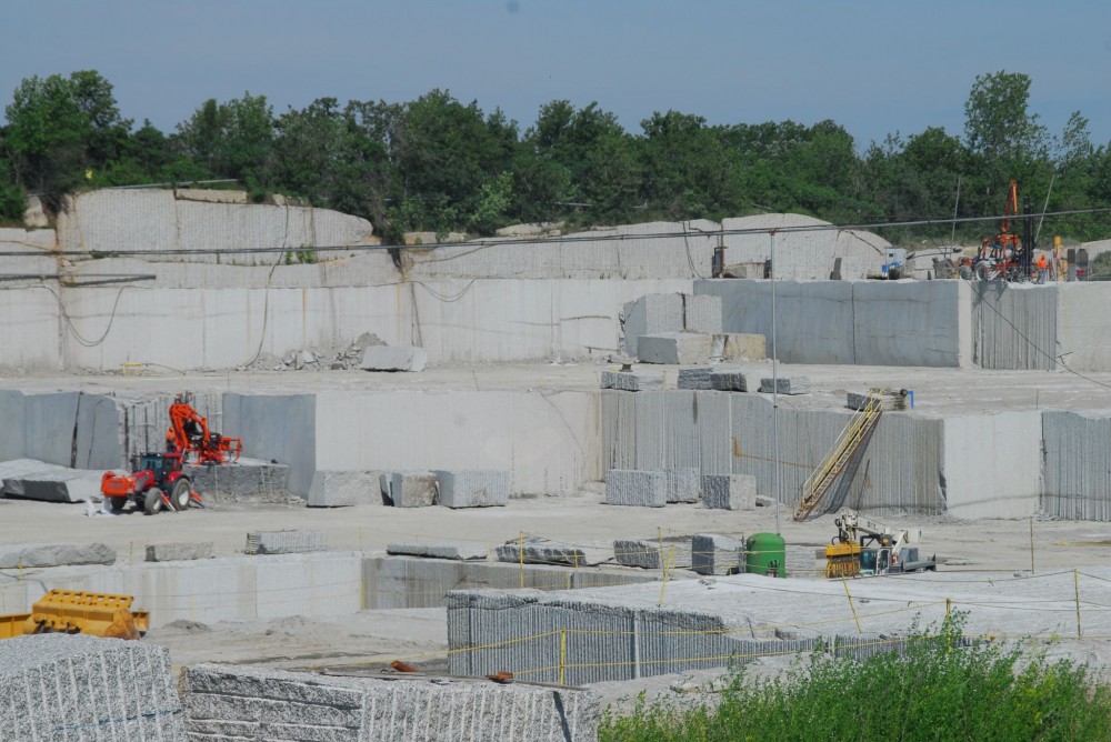 An upcoming stone industry standard, Natural Stone Council (NSC) 373, Natural Dimension Stone Standard, will help project teams and consumers determine whether a dimensional stone product has been extracted and manufactured in an environmentally preferable manner. 