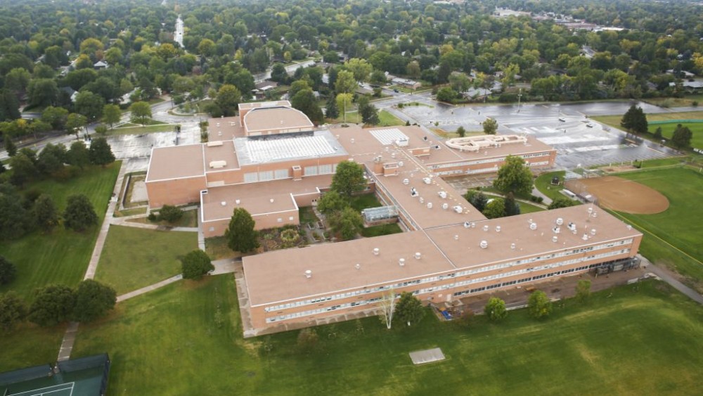 D&D Roofing’s work on Thomas Jefferson High School earned a Quality Asphalt Roofing Case Study (QARC) Award. Its built-up roof (BUR) system comprises multiple redundant layers to protect the Denver school from Colorado’s weather. Photo © David Pahl, Stack