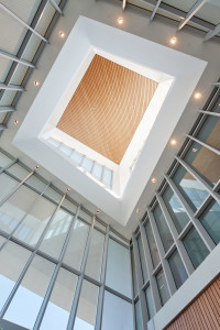 The courthouse’s entry and cupola required a curtain wall system that could support large lites of glass, while matching the appearance of surrounding aluminum door and window systems.