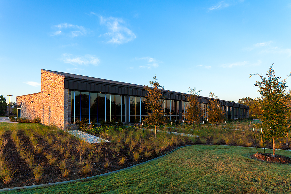 Natural light permeates the interiors of the Dallas Public Library’s Highland Hills branch and is supplemented by energy-efficient light-emitting diodes (LEDs) on cloudy days and evenings. Photos courtesy KAI Texas