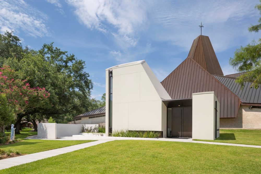 Designed by Eskew+Dumez+Ripple, St. Pius Chapel and Prayer Garden was recognized by the American Institute of Architects (AIA) for small-project excellence. Photo © Will Crocker. Photos courtesy AIA