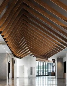 The changing peak heights of the beams create a wave-like effect to bring visual movement to the space.