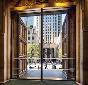  New motorized sliding glass pocket doors welcome visitors to the cathedral entrance, allowing the original bronze doors to remain open while minimizing heat and air-conditioning loss. Photos © Elizabeth Felicella/Esto