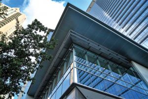 The first office building in Houston’s central business district to earn LEED Gold certification, Hess Tower’s high-profile exterior is clad in 3716 m2 (40,000 sf) of an aluminum wall panel system that is finished in a high-performance 70 percent PVDF coating. Photo courtesy Quality Metalcrafts, LLC and Linetec