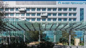 The visual impact of mica and metallic color finishes on the exterior of the Kaiser Permanente San Diego Medical Center in California reflects the hospital’s philosophy of high-tech healing in a patient-centered, sustainable environment.