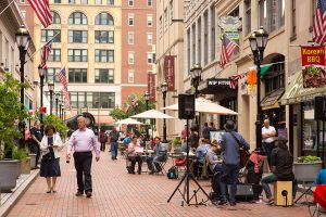 The magazine’s latest digital supplement has a case study on the redesigned Pratt Street project (Hartford, Connecticut), which incorporates many principals of New Urbanism. Photos © Thomas Barlow