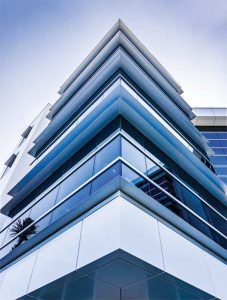 Providing a comfortable living and learning environment, Embry-Riddle Aeronautical University’s student residence hall in Daytona Beach, Florida, showcases a curtain wall with an integrated airfoil fin to present an ultra-modern look with ample natural light.