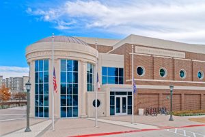 Southern Methodist University’s (SMU’s) Robson & Lindley Aquatics Center and Barr-McMillion Natatorium, Dallas, Texas, achieves Leadership in Energy and Environmental Design (LEED) Gold with high-performance curtainwall, storefront, and entrance systems. Photo © Joe Hernandez. Photo courtesy Tubelite Inc.