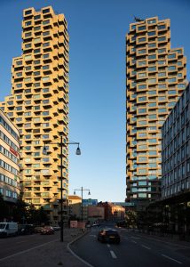 Swedish residential tower ‘Norra Tornen’ in Stockholm, designed by the Office for Metropolitan Architecture (OMA), wins the International Highrise Award 2020. Photo © Anders Bobert. Photo courtesy OMA