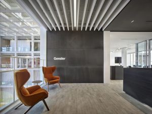 Global architecture firm Gensler optimizes acoustics in an open office with stone wool baffles. Photo © Gensler 2019/Halkin Mason Photography. Photo courtesy Rockfon