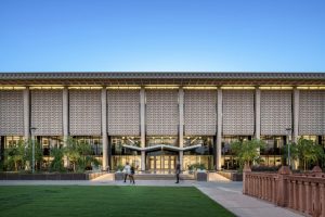 The Arizona State University’s Hayden Library Reinvention (Tempe, Arizona) by Ayers Saint Gross is a winner of the American Institute of Architects (AIA) Committee on the Environment (COTE) Top Ten Awards. Image © Gabe Border