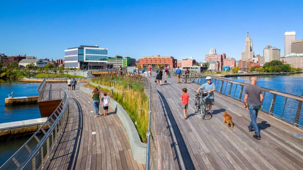 The terraced gardens are located between the upper and lower bridge decks.