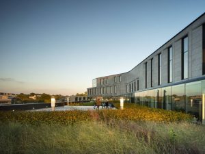 On the third floor, a green roof terrace accommodates both formal functions and casual gatherings, while also offering sweeping views of Holmes Hall and the city beyond.