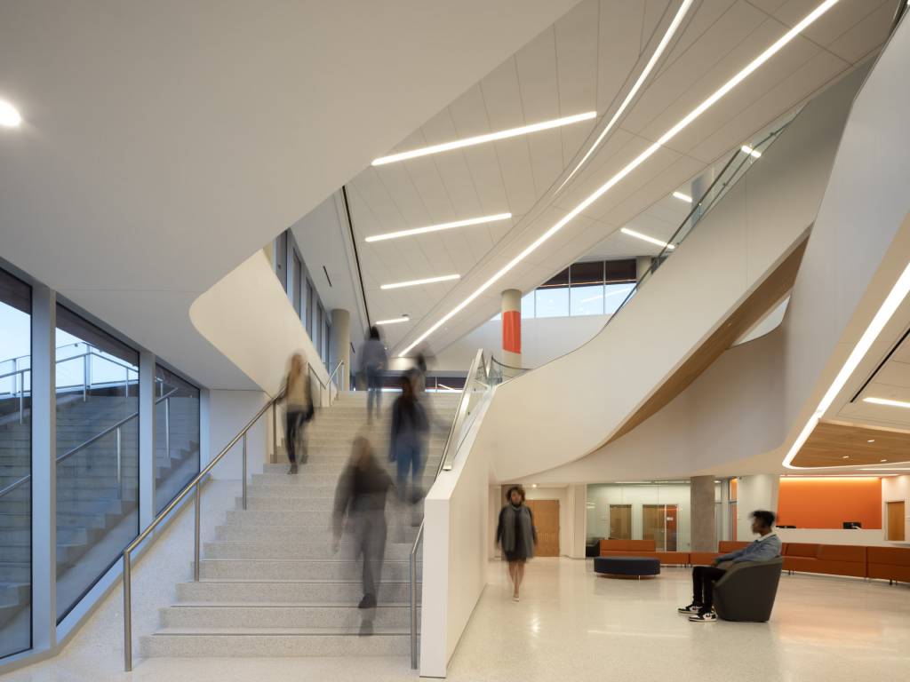 The sweeping curves of the building’s exterior are echoed within the interior lobby.